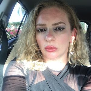 Meet your Posher, Vlora